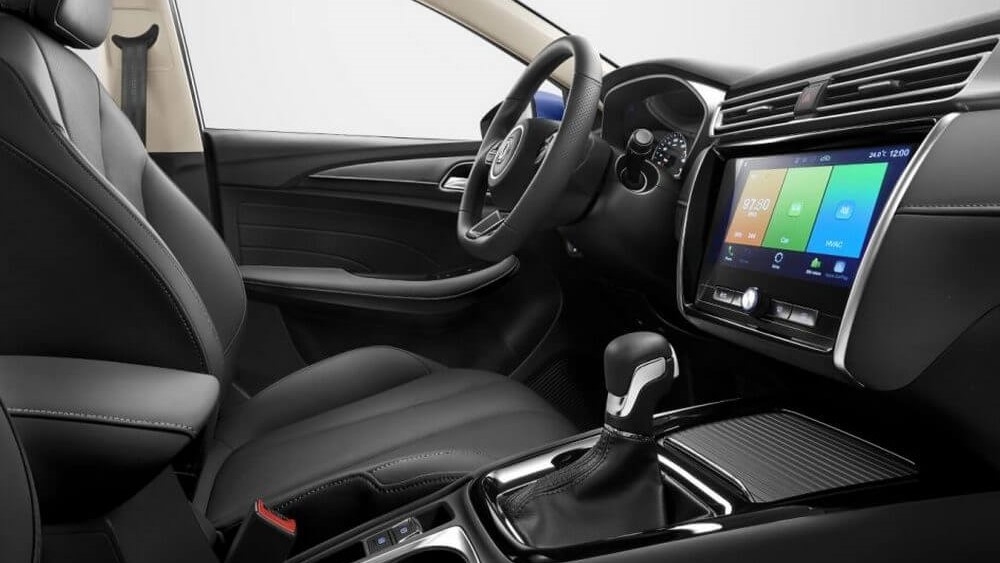 Интерьер седана MG5 в России