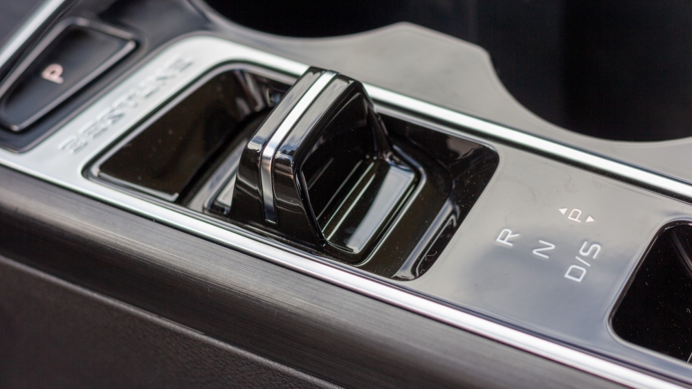 новый FAW Bestune B70 четвертого поколения в Беларуси салон салон туннельный рычаг селектора