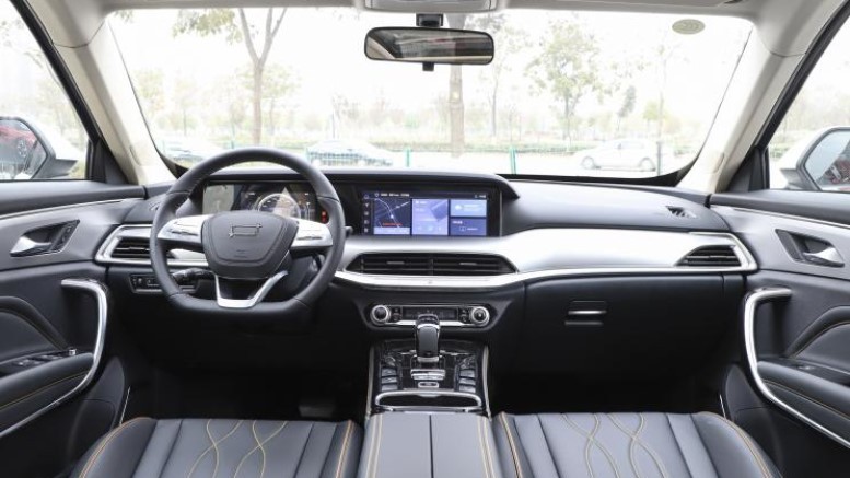 обновленный салон FAW Bestune T77