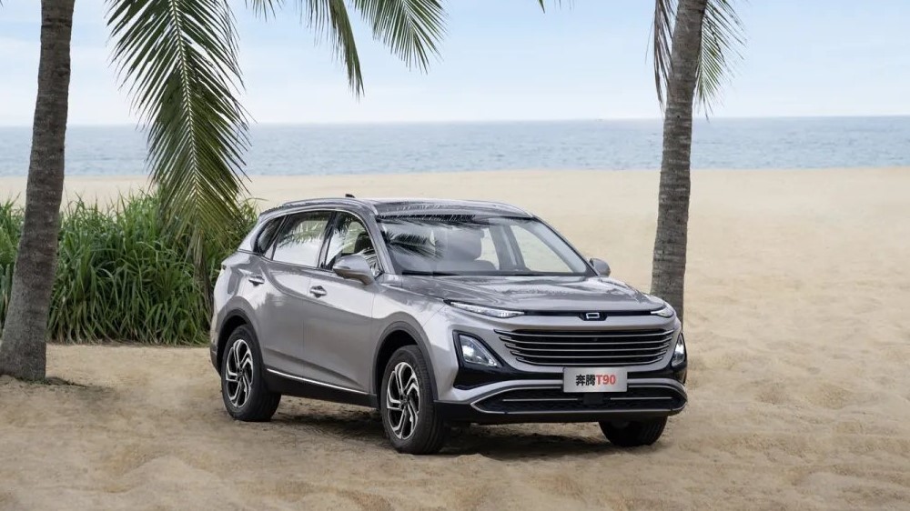 Кроссовер FAW Bestune T90 вид сбоку спереди