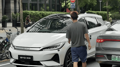 В Китае показали шпионские снимки новой модели минивэна BYD M6