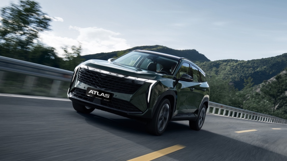 Geely Atlas получит полный привод с передним боковым динамиком