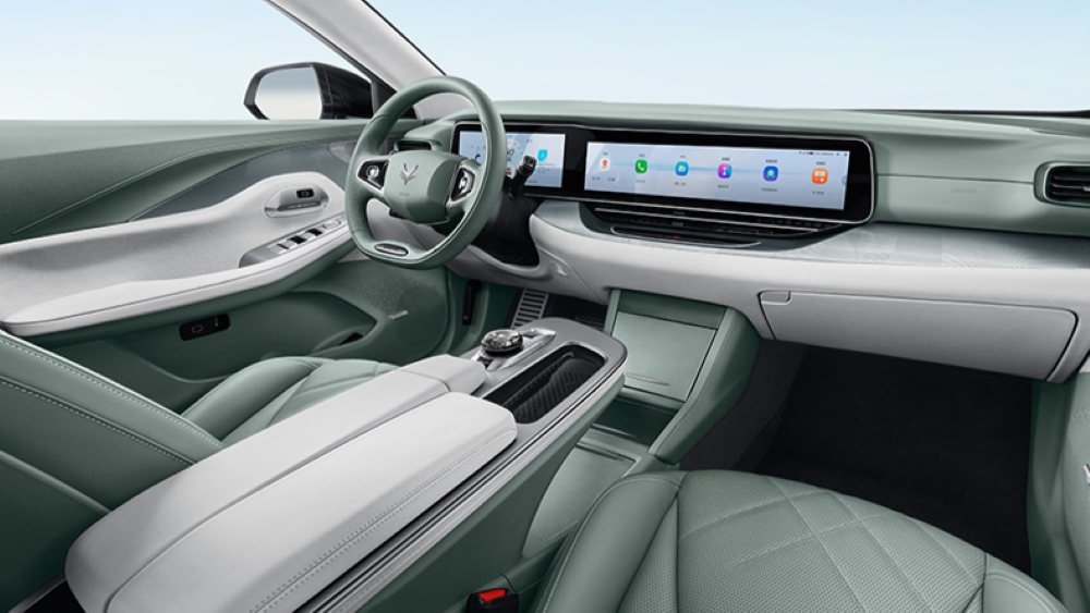 Салон лифтбека Arcfox Alpha S зеленый, официальные изображения