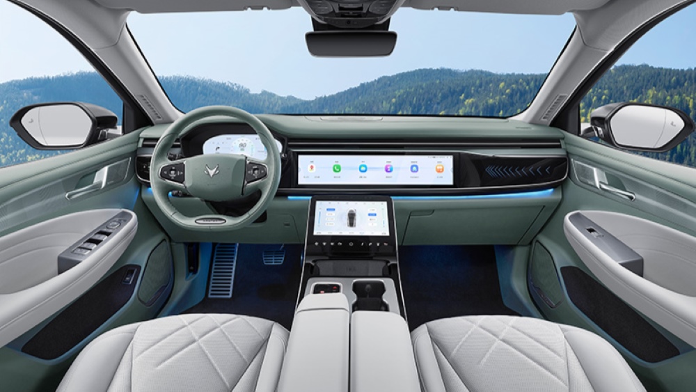 Интерьер кроссовера Arcfox Alpha T: официальные изображения