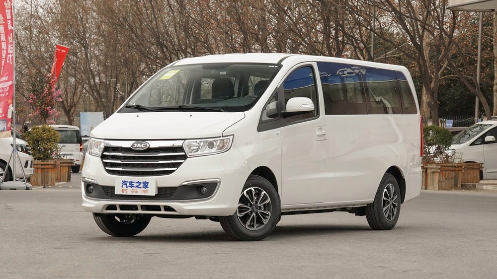 Электрический минивэн JAC Refine E3 передняя сторона