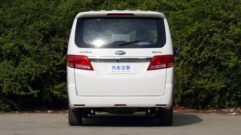 Электрический минивэн JAC Refine E3 сзади