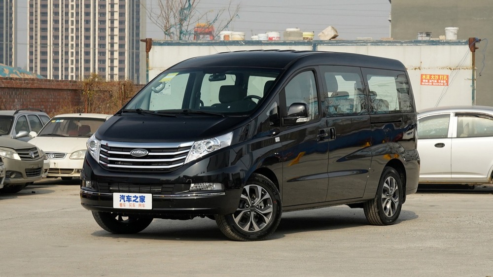 Минивэн JAC Refine L5 передняя сторона