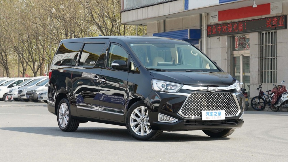 Минивэн JAC Refine L6 Max передняя сторона