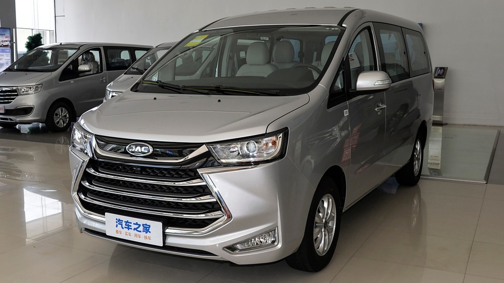 Минивэн JAC Refine M4 передняя сторона