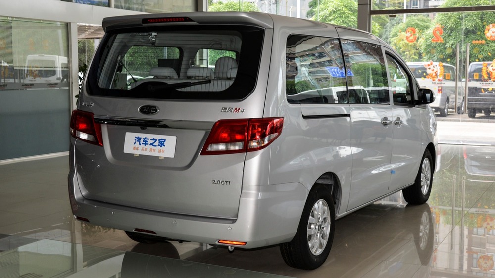 Минивэн JAC Refine M4 вид сзади