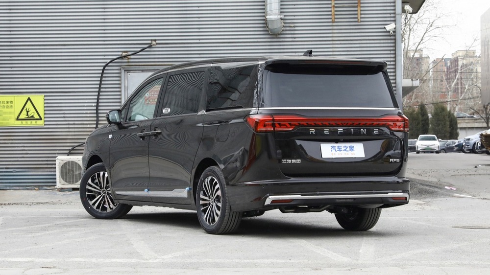 Минивэн JAC Refine RF8 вид сбоку сзади