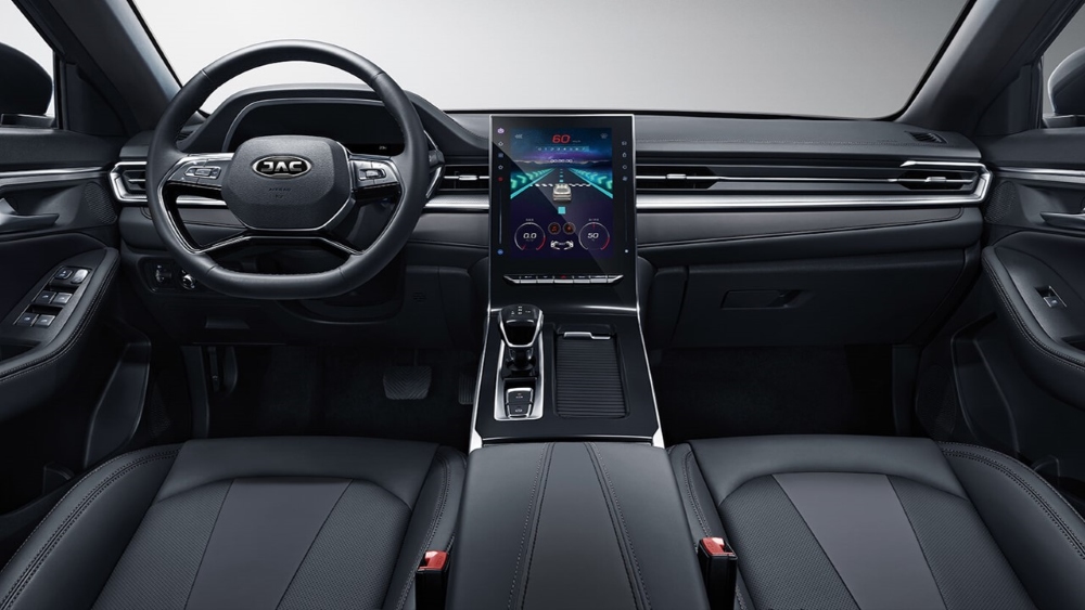 Интерьер салона JAC J7 Plus