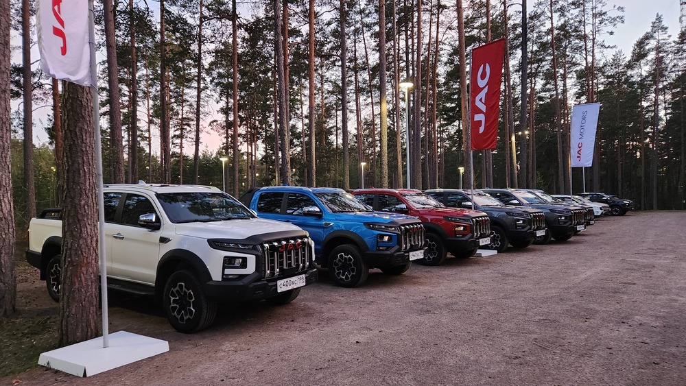 JAC T9 тестирует разные цвета