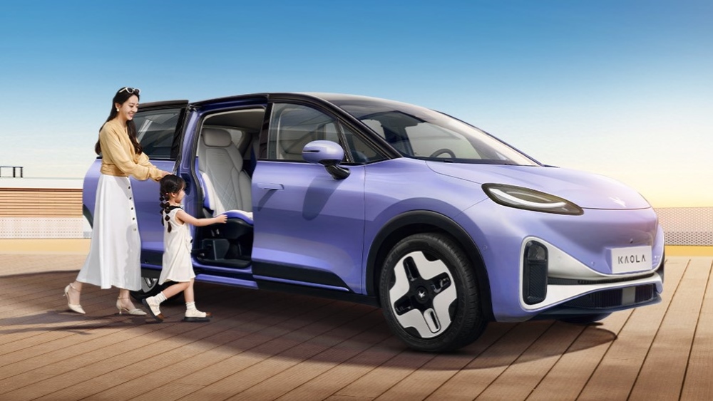 Официальные изображения минивэна Arcfox Kaola сбоку, фиолетового цвета