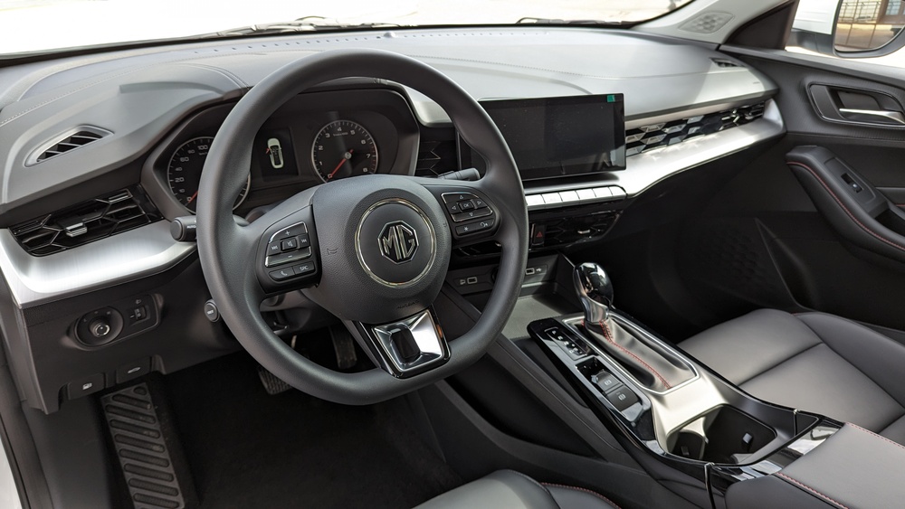 салон седана MG 5 салон