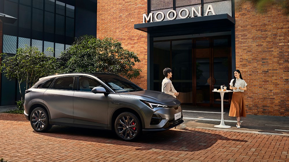 Кроссовер Arcfox Alpha T5 боковые передние серые официальные изображения