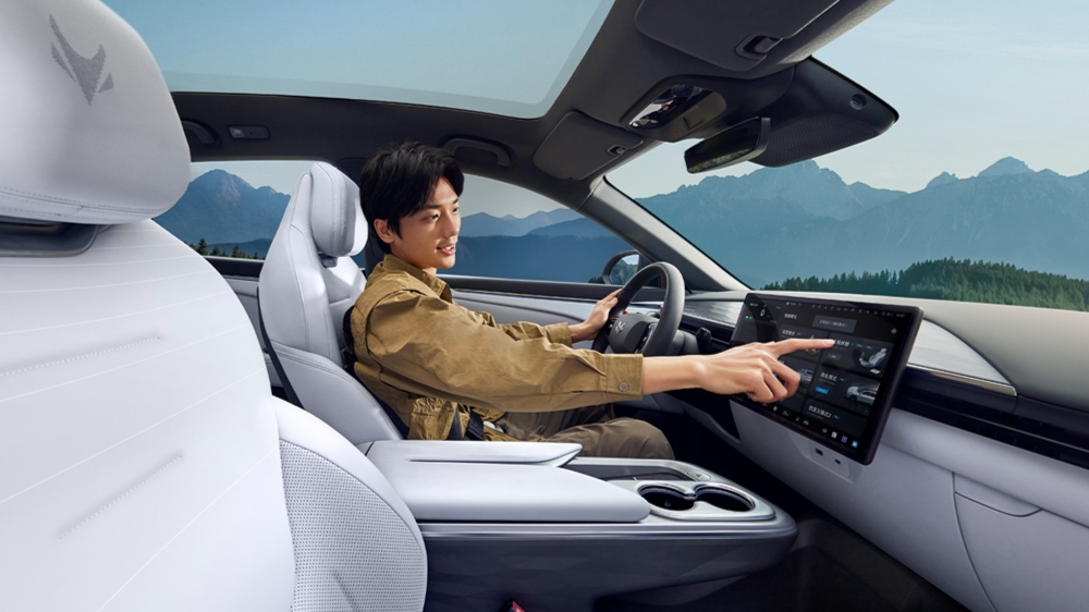 Интерьер кроссовера Arcfox Alpha T5 официальные изображения