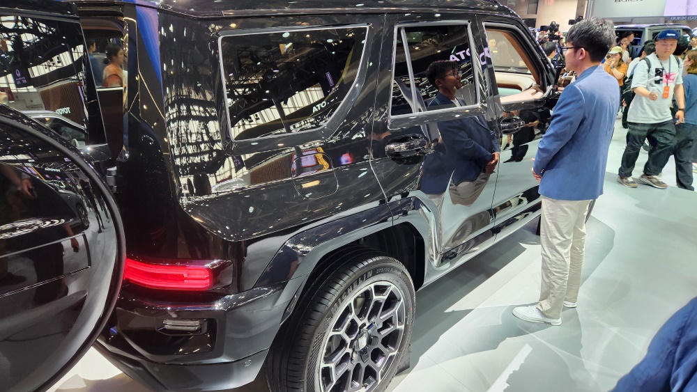 Презентация внедорожника Tank 700 Hi4-T на Пекинском автосалоне, вид сзади