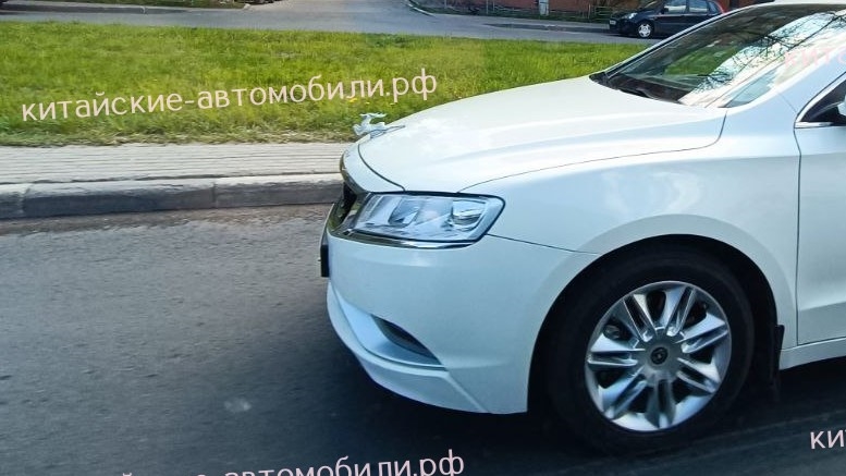 Новая Волга Geely Emgrand GT в Нижнем Новгороде тюнинговый олень на капоте