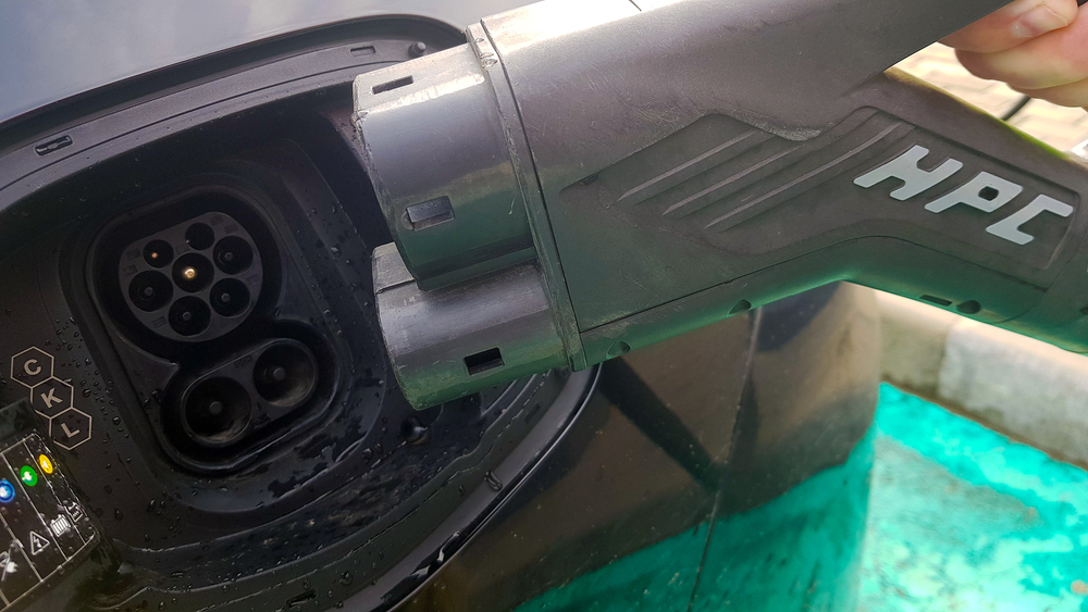 Zeekr 001 в Беларуси тест официальный европейский зарядный порт ССS Combo 2 зарядка