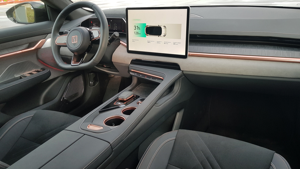 Zeekr 001 салон интерьер в Беларуси тест официальный центральный тоннель первый ряд