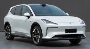 В Китае появились шпионские снимки нового кроссовера Rising RC7, его экспорт вероятен под брендом MG