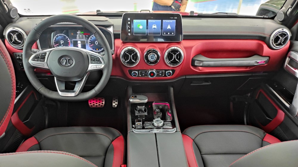 Интерьер салона BAIC BJ40