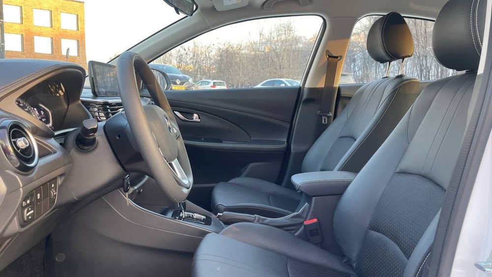 Changan Alsvin тест в Казахстане салон салона первый ряд