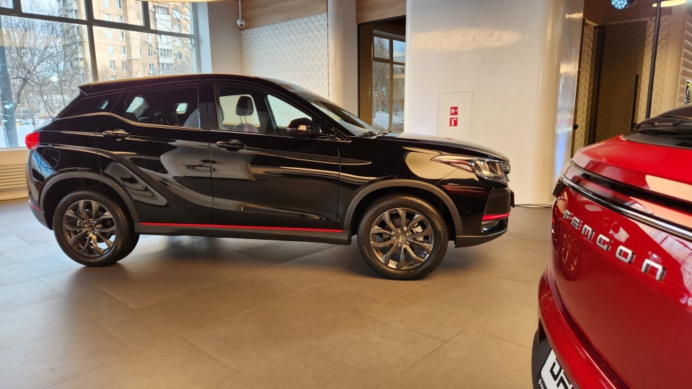 Кроссовер Dongfeng 500, вид сбоку