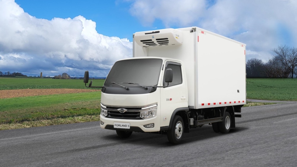 Легкий грузовик Forland 3, вид сбоку спереди