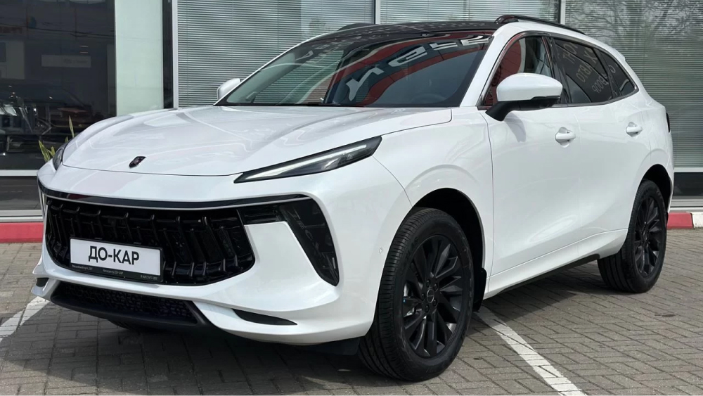 forthing t5 evo передняя сторона белая перед автосалоном купить в автосалоне