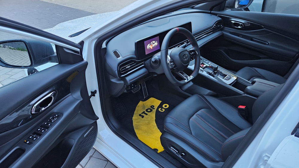 Интерьер салона седана GAC Empow