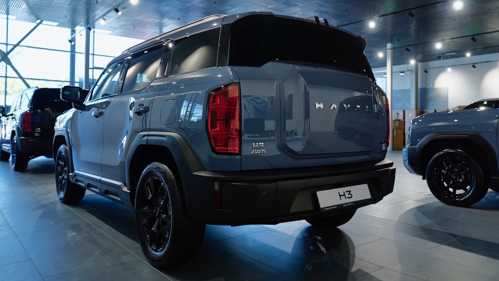 Haval H3 вид сбоку сзади от дилера в автосалоне купить новую Сигнализацию-Моторс