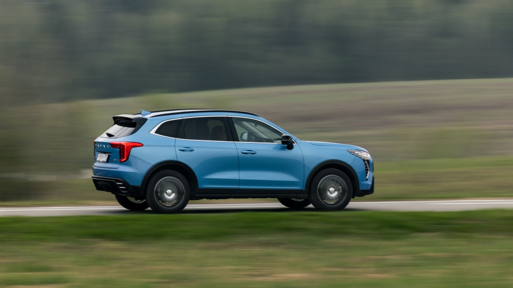 Обновленный кроссовер Haval Jolion, вид сбоку в динамике