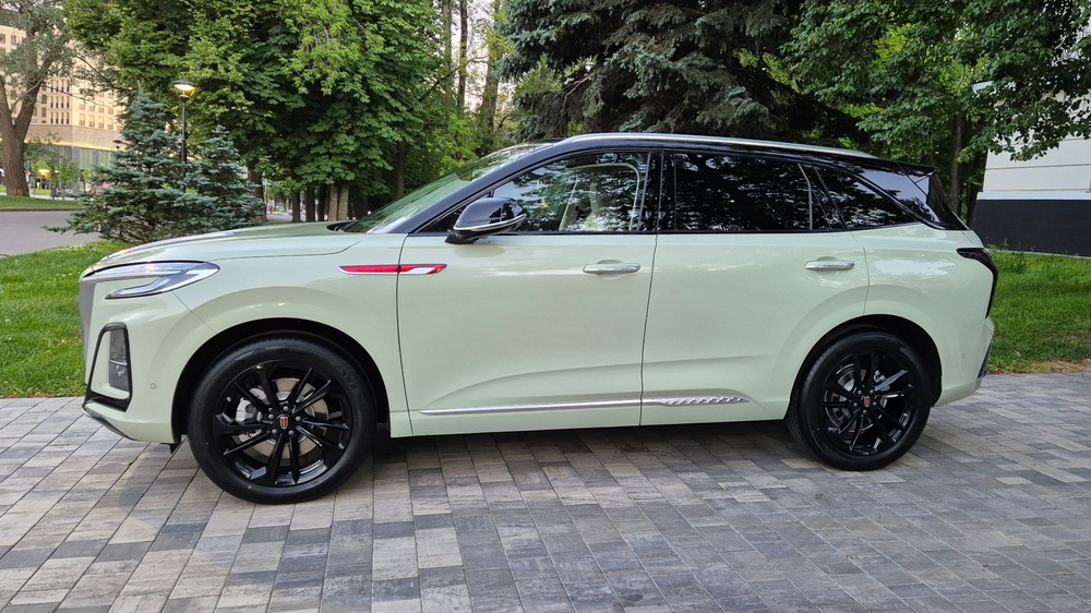 Hongqi HS3 сторона зеленого цвета