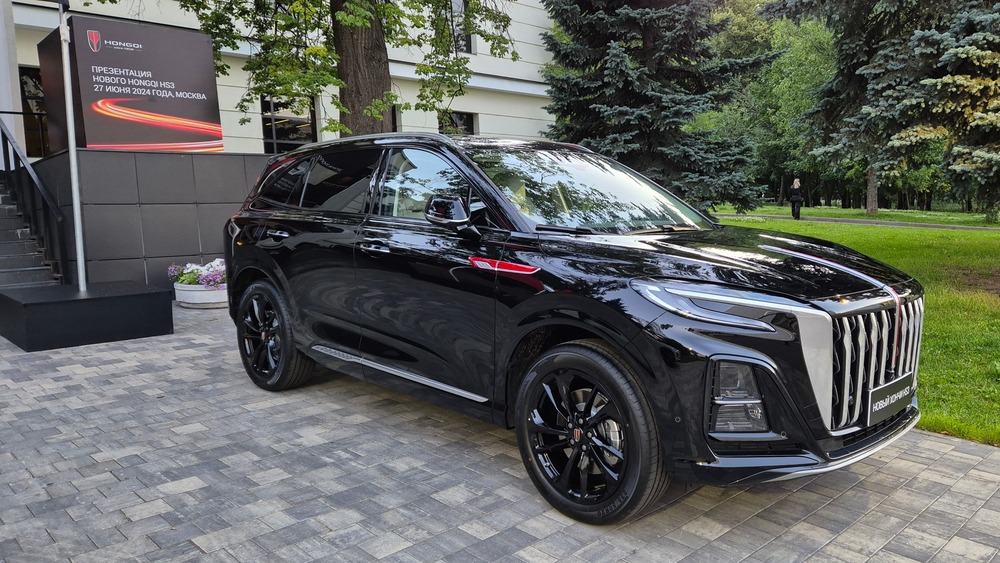 Hongqi HS3 боковая передняя часть