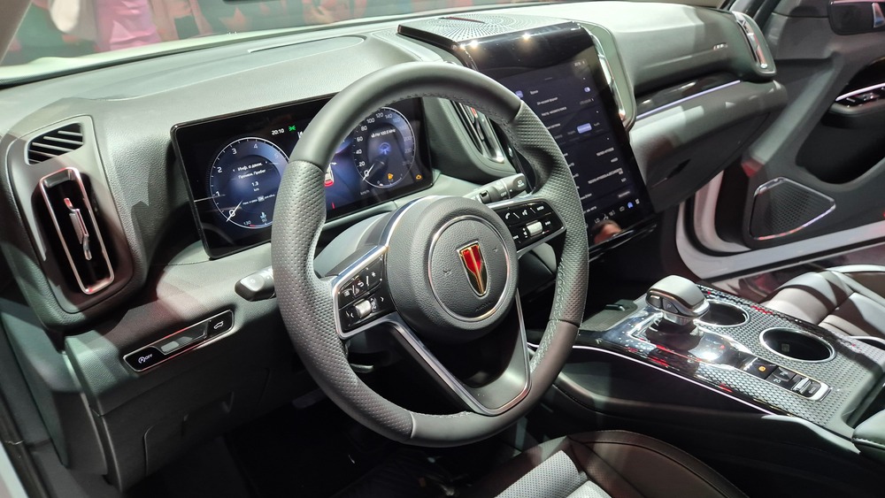 Интерьер Hongqi HS3