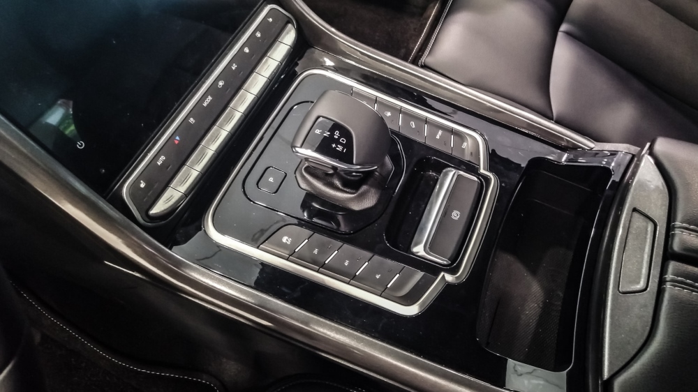 Пикап Huanghai N7 прикладами салон салон центральный туннель селектор