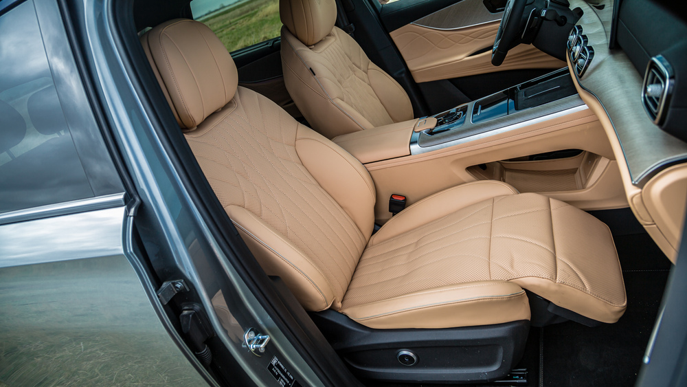 Jaecoo J8 салон салон пуфик первого ряда сидений