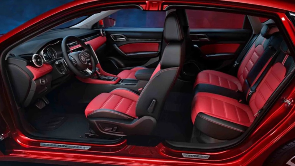 Интерьер салона лифтбека MG 6