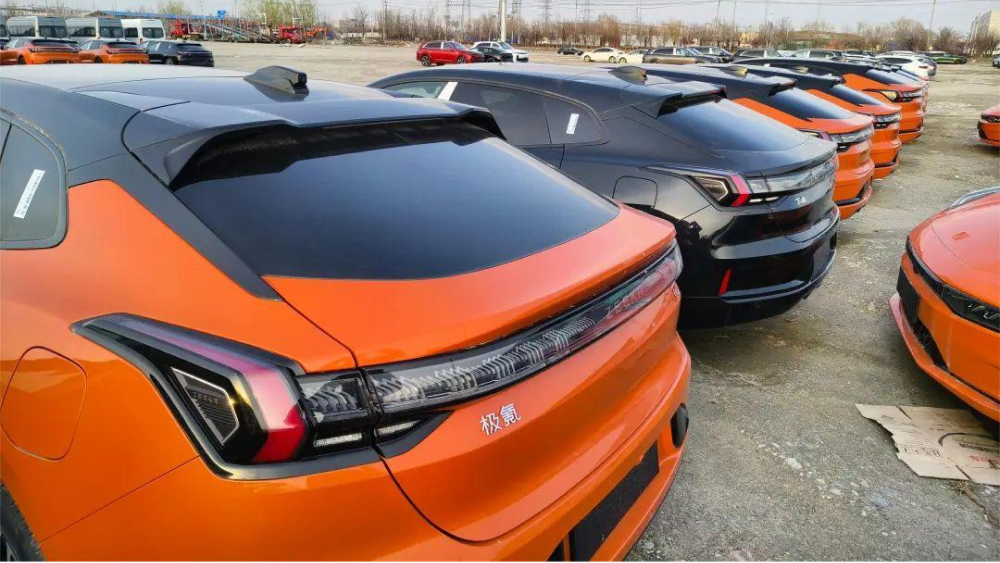 Zeekr 001 параллельный экспорт, импорт, оранжевый, черная сторона, задняя часть