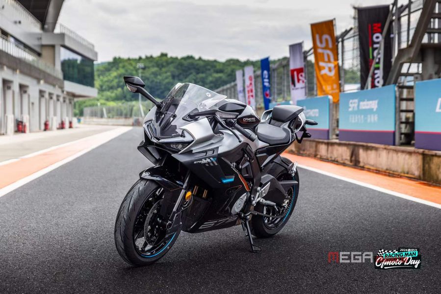 В Китае дебютировал мотоцикл CFMOTO 500SR VOOM по цене от 34 980 юаней на «CFMOTO Day»