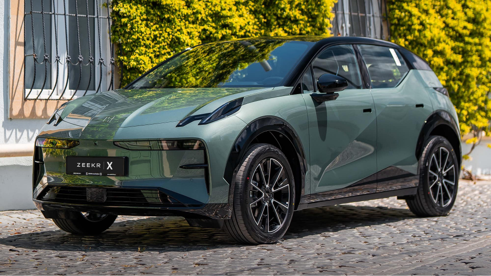 кроссовер Zeekr x боковая передняя часть зеленый ханчжоу зеленый азербайджан цена