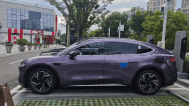 В Китае кроссовер Luxeed R7 от Chery и Huawei, замечен на улице города, перед запуском продаж