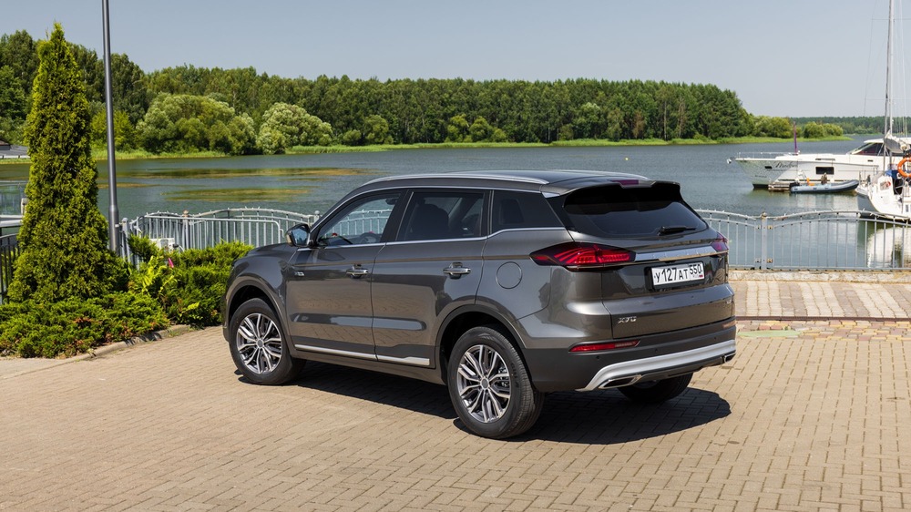 Belgee X70 вид сзади сбоку