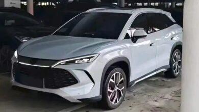 В Китае появились новые шпионские снимки кроссовера BYD Song L DM-i с запасом хода 2100 км. В Китае появились новые шпионские снимки кроссовера BYD Song L DM-i с запасом хода 2100 км.