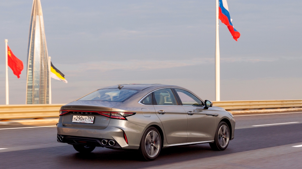 Chery Arrizo 8 комплектаций вид сзади сбоку в динамике