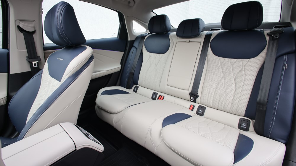 Chery Arrizo 8 салон седан второй ряд