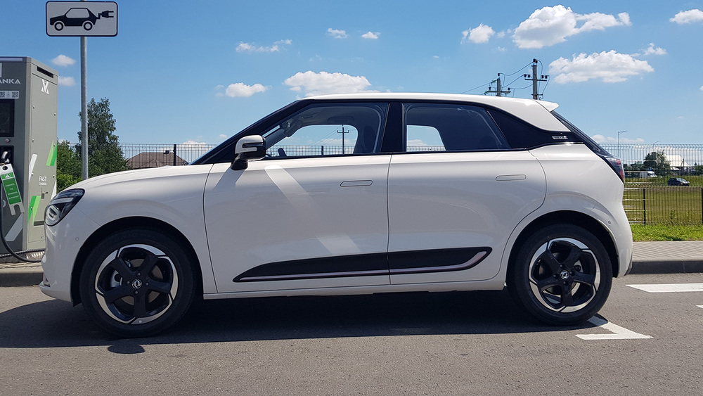 Dongfeng Box вид сбоку в белорусском электромобиле