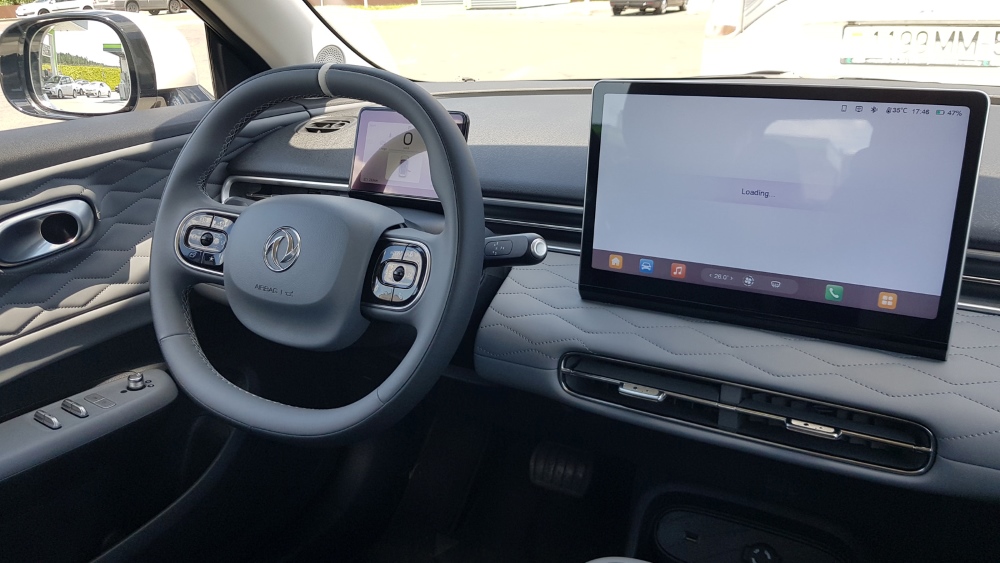 Dongfeng Box в Беларуси электромобиль интерьер салон первый ряд